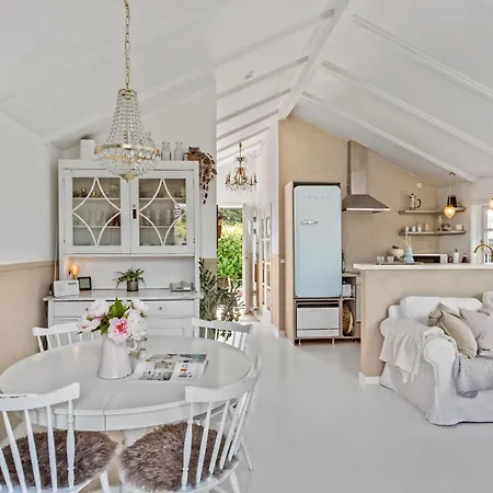 호텔 Lovely In Vggerlse With Wifi